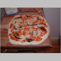 Pizza 09 - then the cheese.JPG